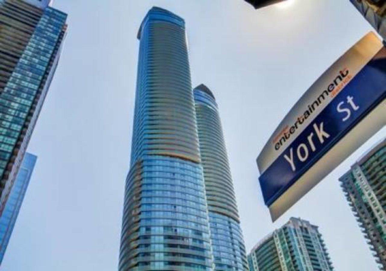 Eg Suites - York St Condos Cn Tower Toronto Exterior foto